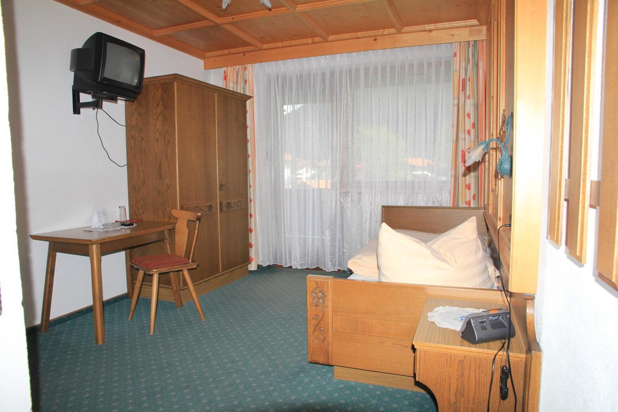Berghaus Maria Bed & Breakfast Pettneu am Arlberg Dış mekan fotoğraf